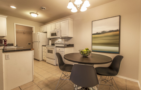 The Carlyle Apartment Homes 1 Bedroom Dining Kitchen